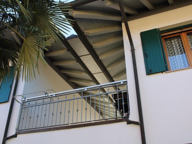 Manutenzione per sistemazione copertura dopo installazione di panelli fotovoltaici (2).jpg